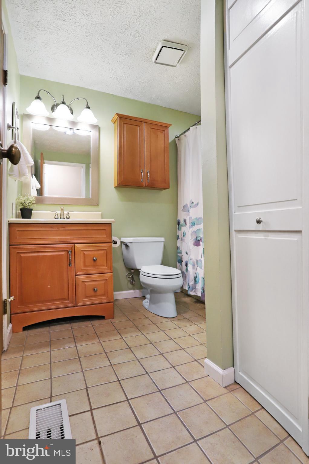 225 Savage Road Frederick, MD 21702 - Photo 15 of 30 Shared Full Bathroom