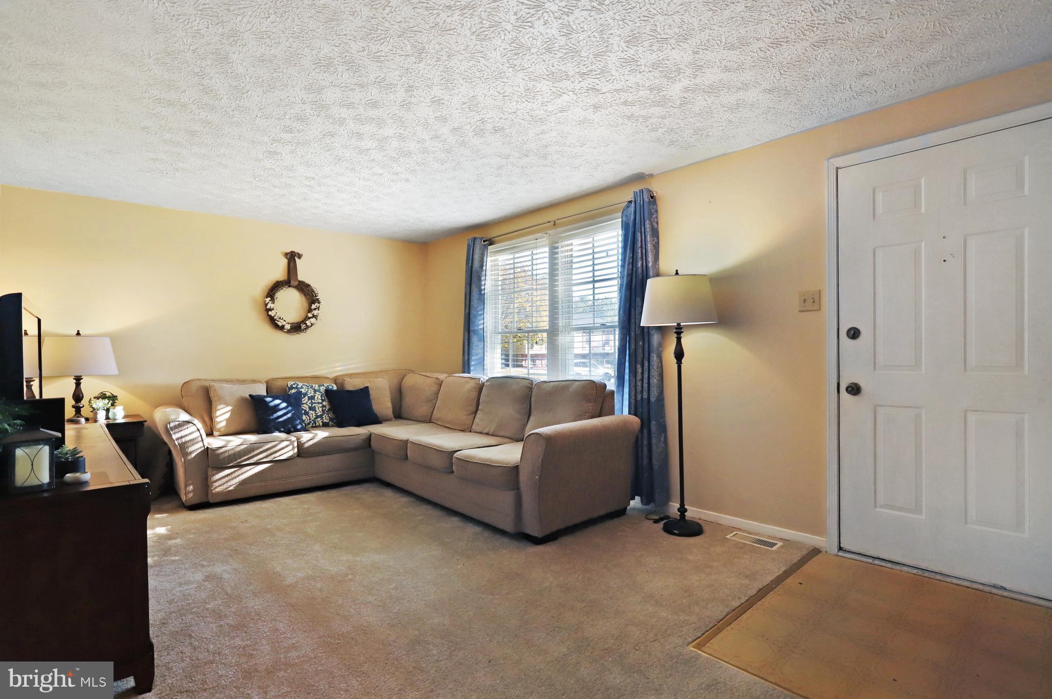 225 Savage Road Frederick, MD 21702 - Photo 5 of 30 Living Room