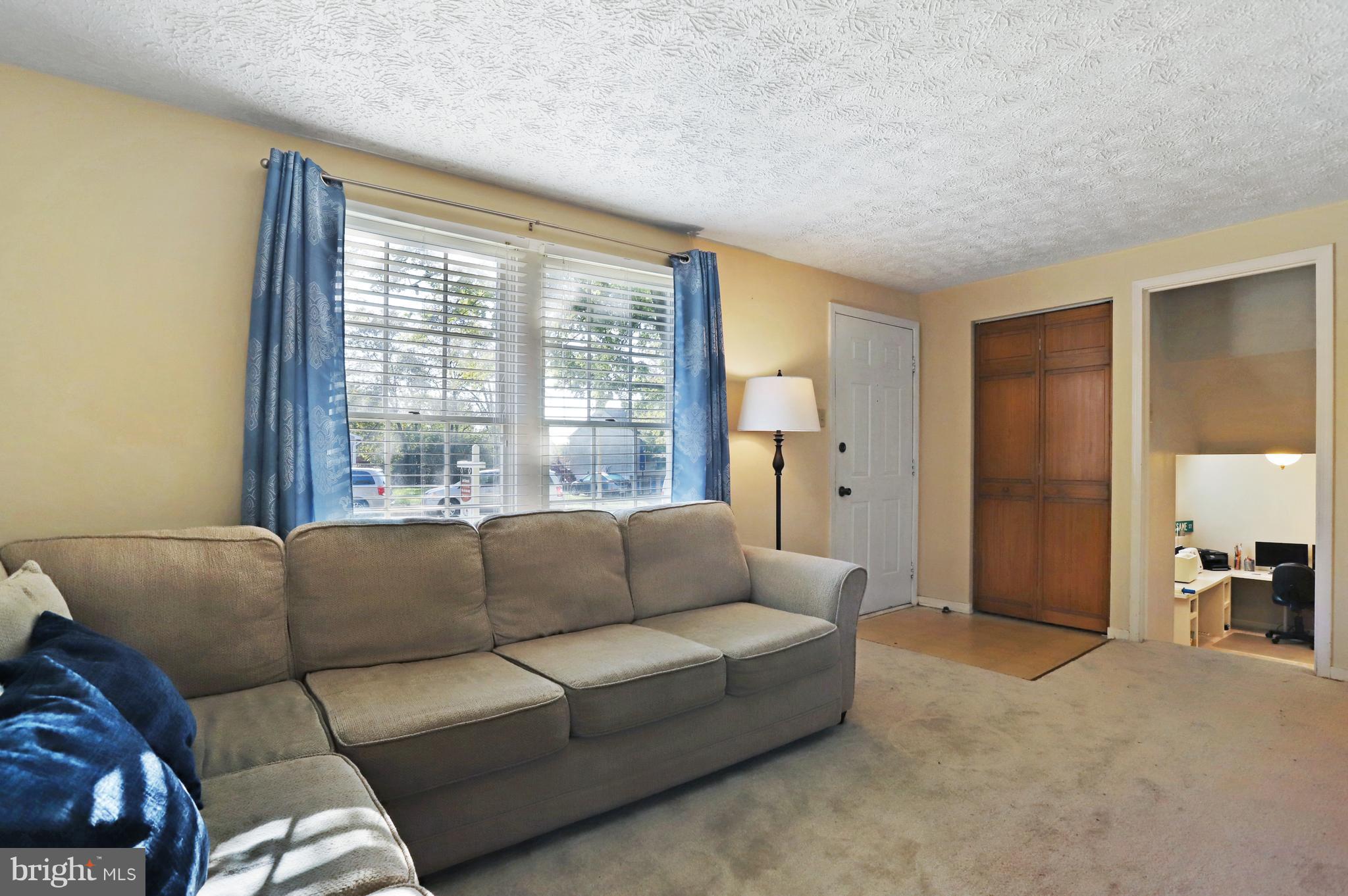 225 Savage Road Frederick, MD 21702 - Photo 6 of 30 Living Room