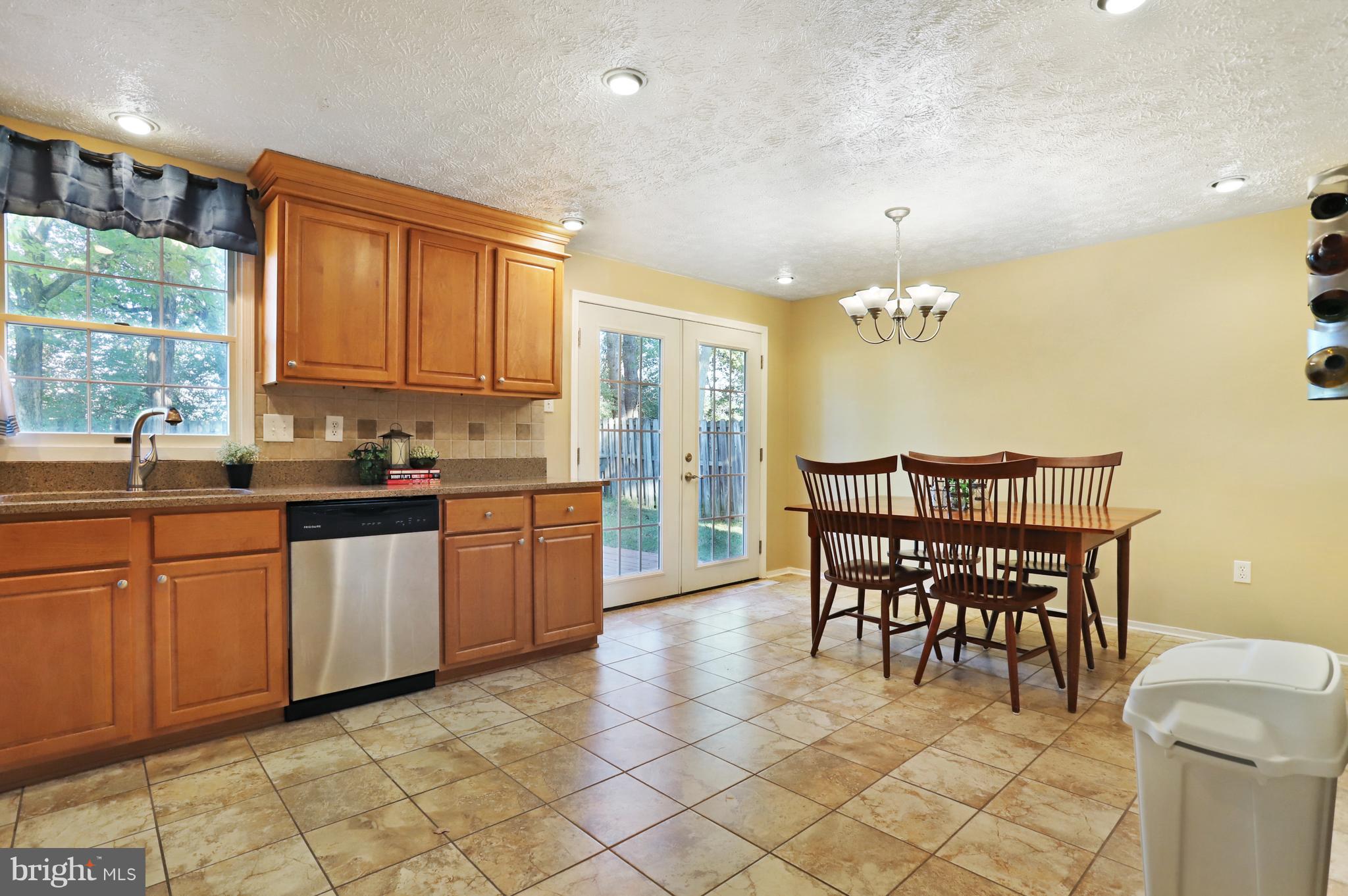 225 Savage Road Frederick, MD 21702 - Photo 7 of 30 Kitchen/Dining Room
