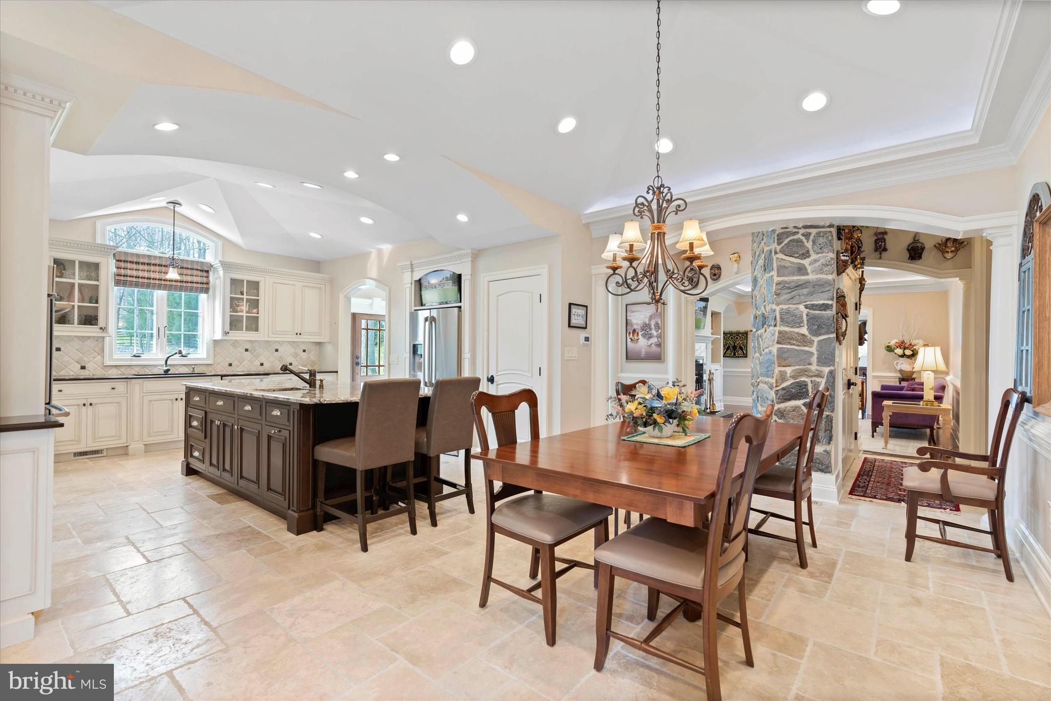 24 Bridleshire Road Newark, DE 19711 - Photo 11 of 59 Spacious Table area