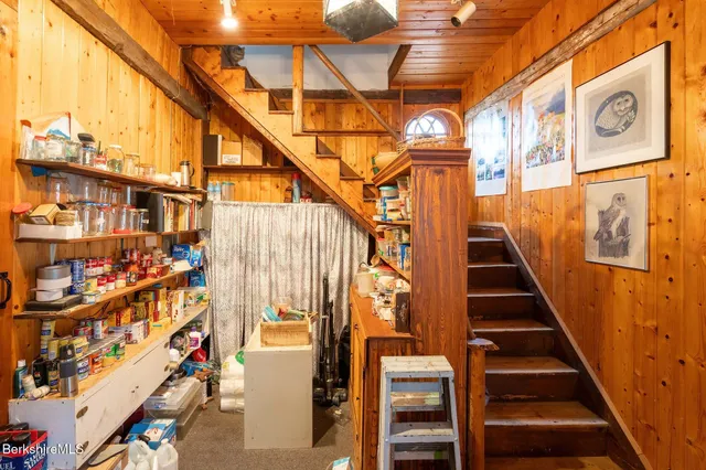 a view of entryway with a front door