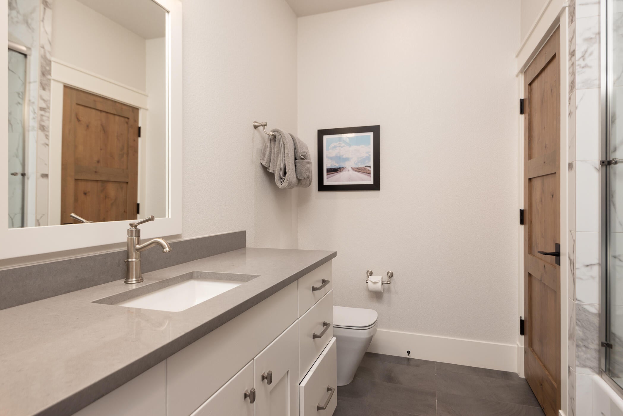 60472 Kangaroo Loop Bend, OR 97702 - Photo 27 of 36 25Hall Bath Upstairs