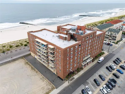 $548,000 | 370 West Broadway, Unit 5W, Long Beach, NY 11561