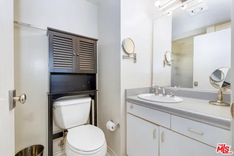 $600,000 | 5811 Woodman Avenue, Unit 22, Van Nuys, CA 91401