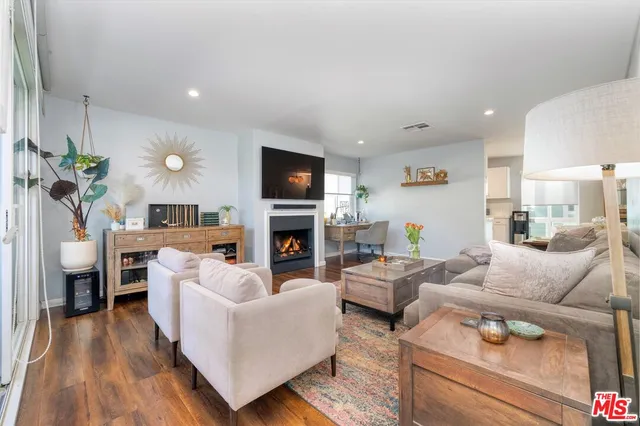 $600,000 | 5811 Woodman Avenue, Unit 22, Van Nuys, CA 91401