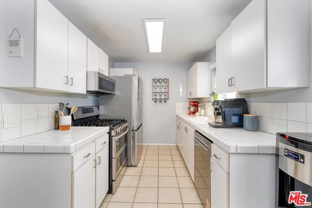 $600,000 | 5811 Woodman Avenue, Unit 22, Van Nuys, CA 91401