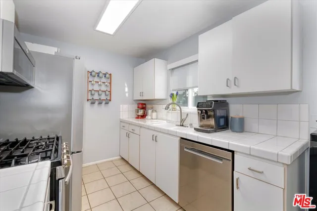 $600,000 | 5811 Woodman Avenue, Unit 22, Van Nuys, CA 91401