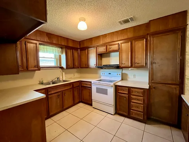 $155,000 | 1012 East Oak Street, Brownfield, TX 79316