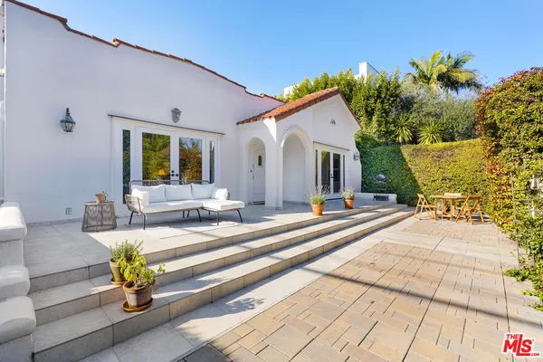 $7,900 | 801 North Laurel Avenue, Los Angeles, CA 90046
