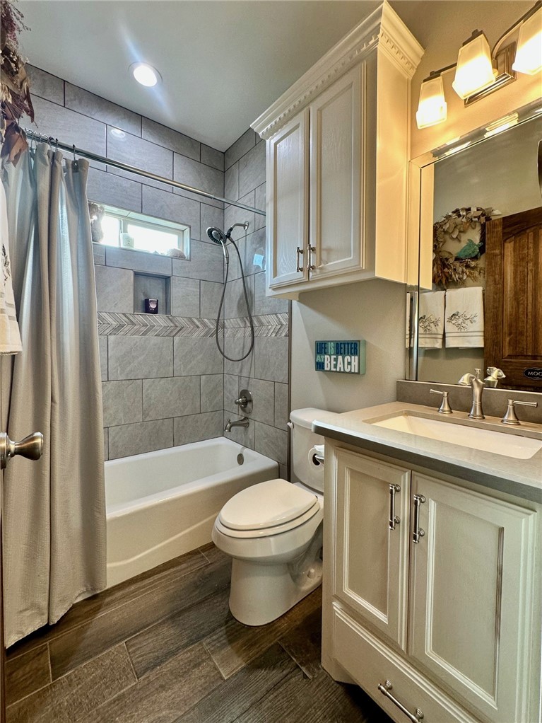 1234 Redfish Drive Riviera, TX 78379 - Photo 20 of 38 Hall full bath