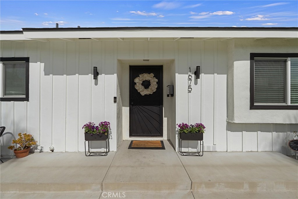 1675 West Mells Lane Anaheim, CA 92802 - Photo 5 of 46 a view of a entryway of a house
