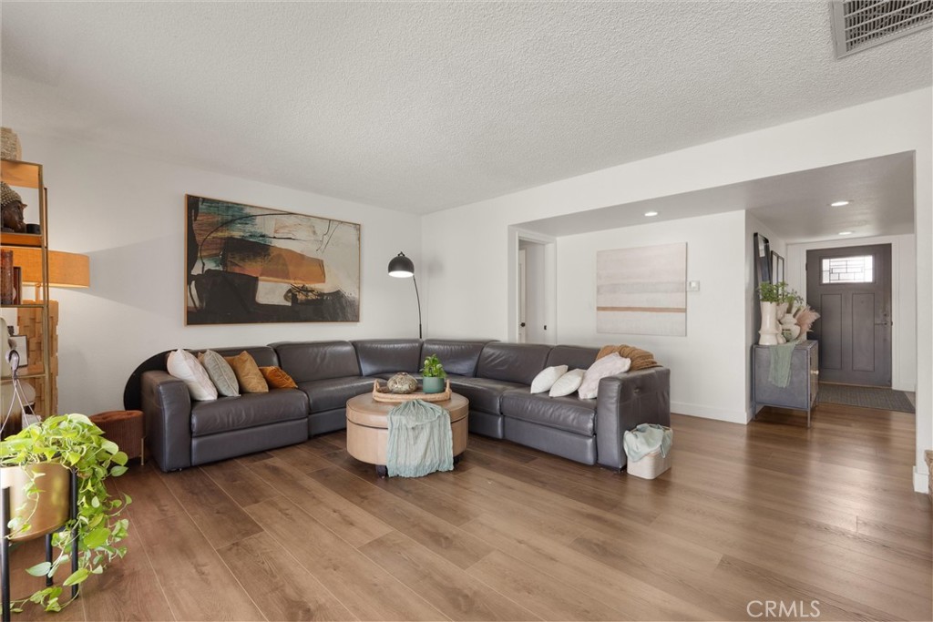 1675 West Mells Lane Anaheim, CA 92802 - Photo 8 of 46