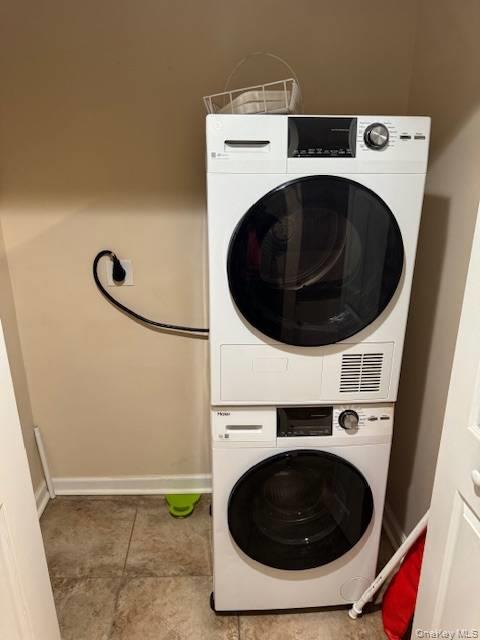 8 Old Albany Post Road, Unit A Ossining, NY 10562 - Photo 7 of 14 a utility room with dryer and washer
