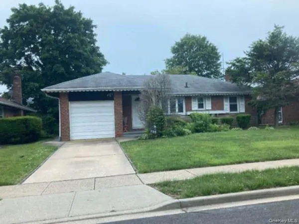 $698,500 | 726 Dean Drive, Baldwin, NY 11510