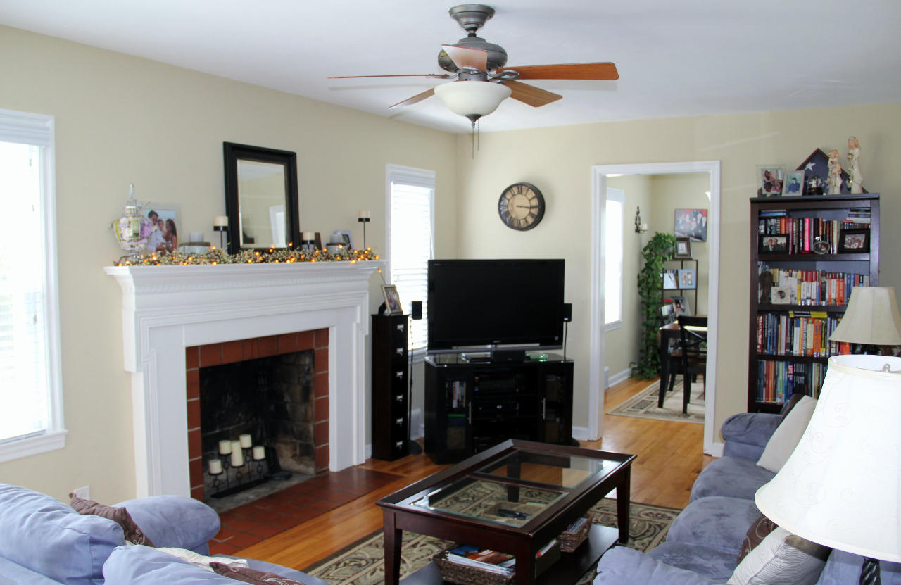 150 Old Furnace Road Rocky Mount, VA 24151 - Photo 7 of 30 Old Furnace living room 01 (1280x831)