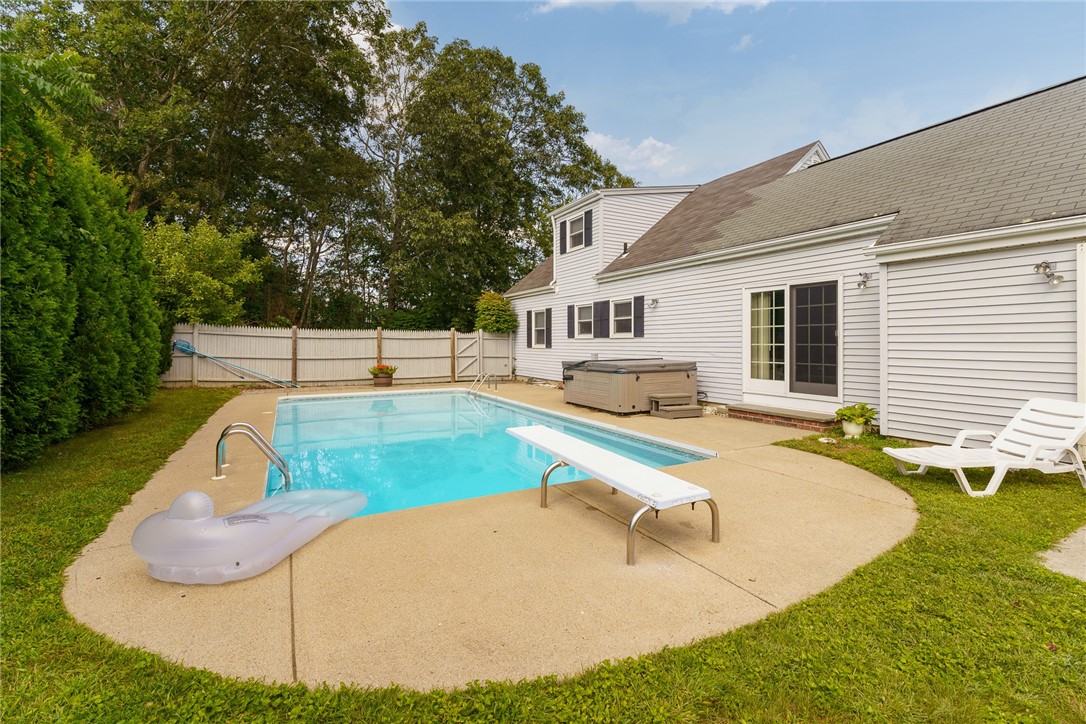 22 Colonial Drive Westerly, RI 02891 - Photo 25 of 35