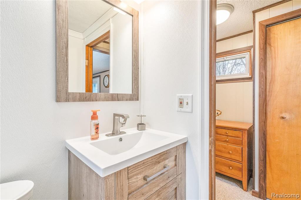 4047 Bluebush Road Monroe, MI 48162 - Photo 7 of 38