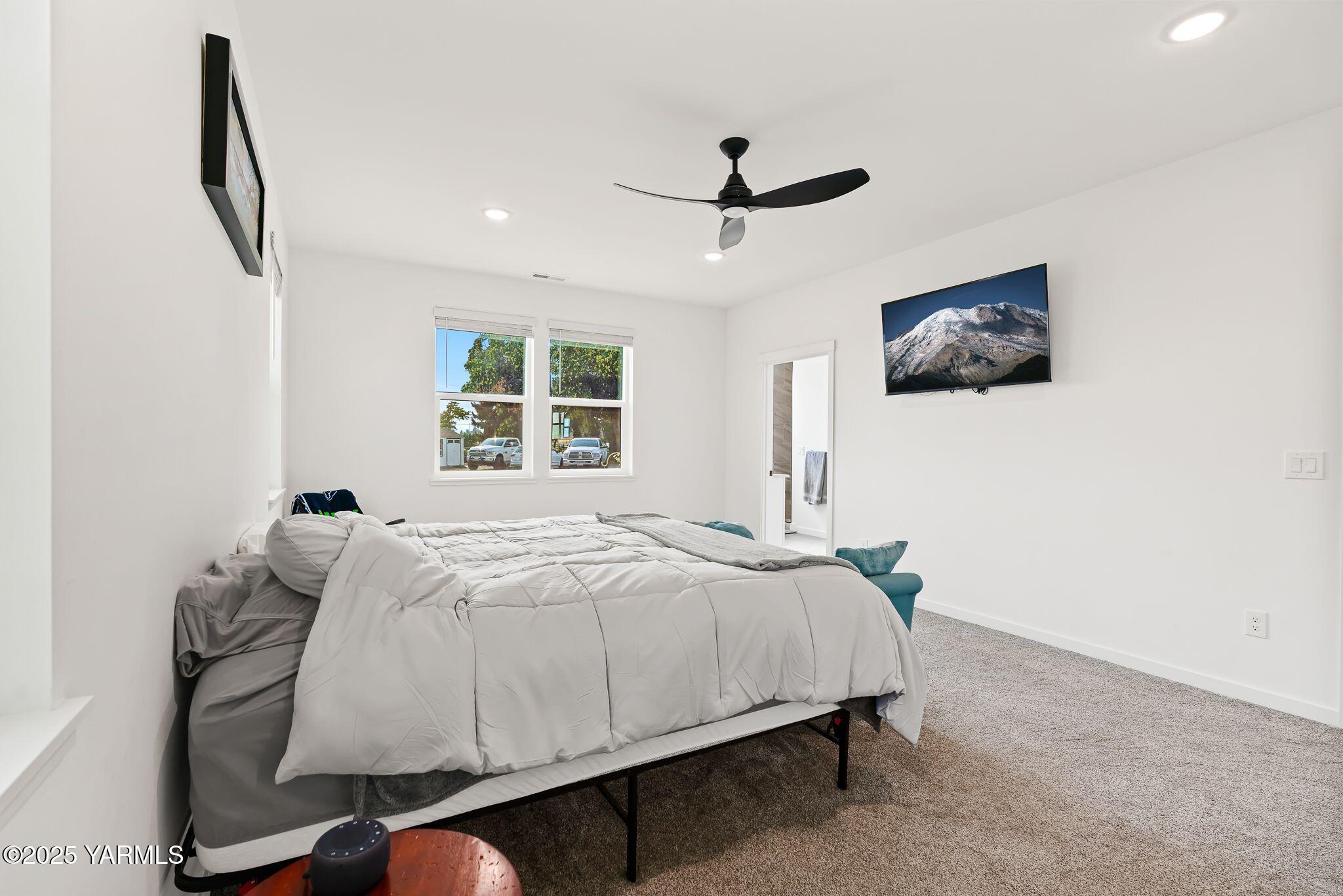 12907 Douglas Road Yakima, WA 98908 - Photo 15 of 44 a bedroom with a bed a window and a painting on the wall