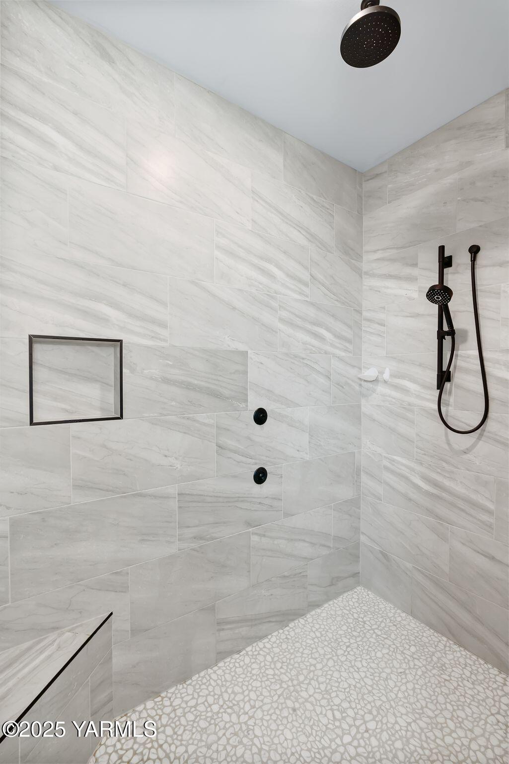 12907 Douglas Road Yakima, WA 98908 - Photo 18 of 44 a bathroom with a shower