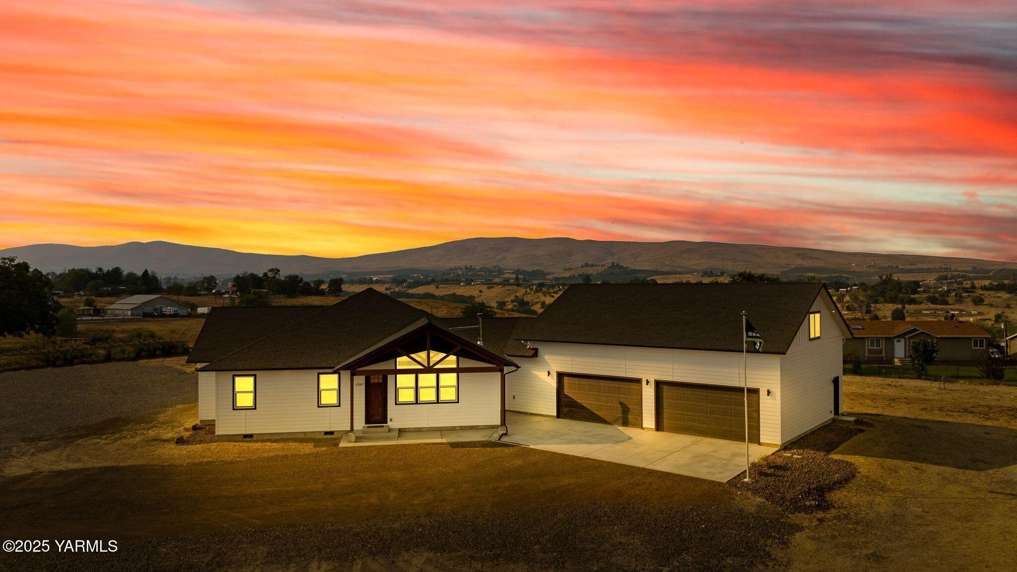 12907 Douglas Road Yakima, WA 98908 - Photo 2 of 44 a view of a big house with a big yard