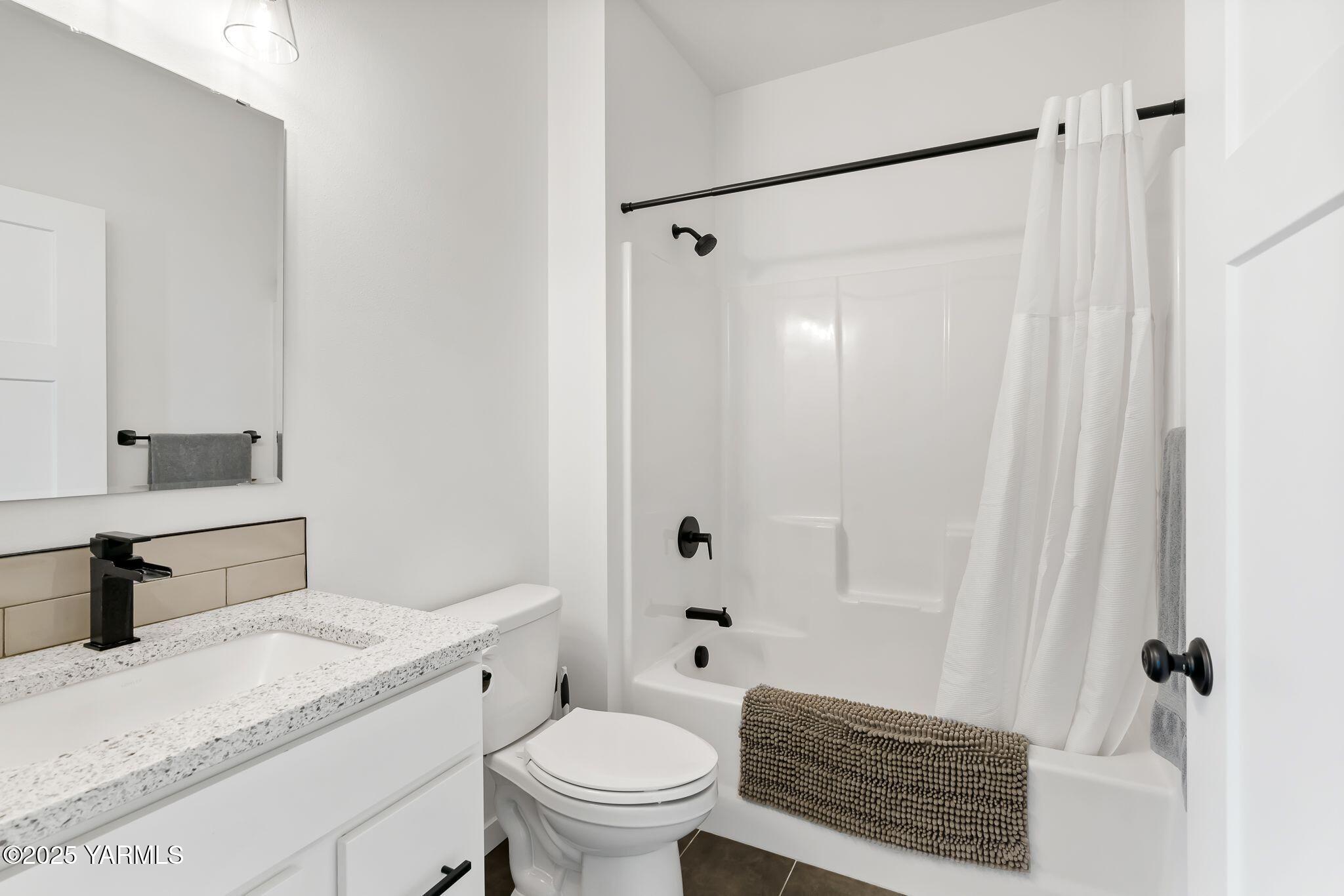 12907 Douglas Road Yakima, WA 98908 - Photo 23 of 44 a bathroom with a granite countertop sink toilet and shower