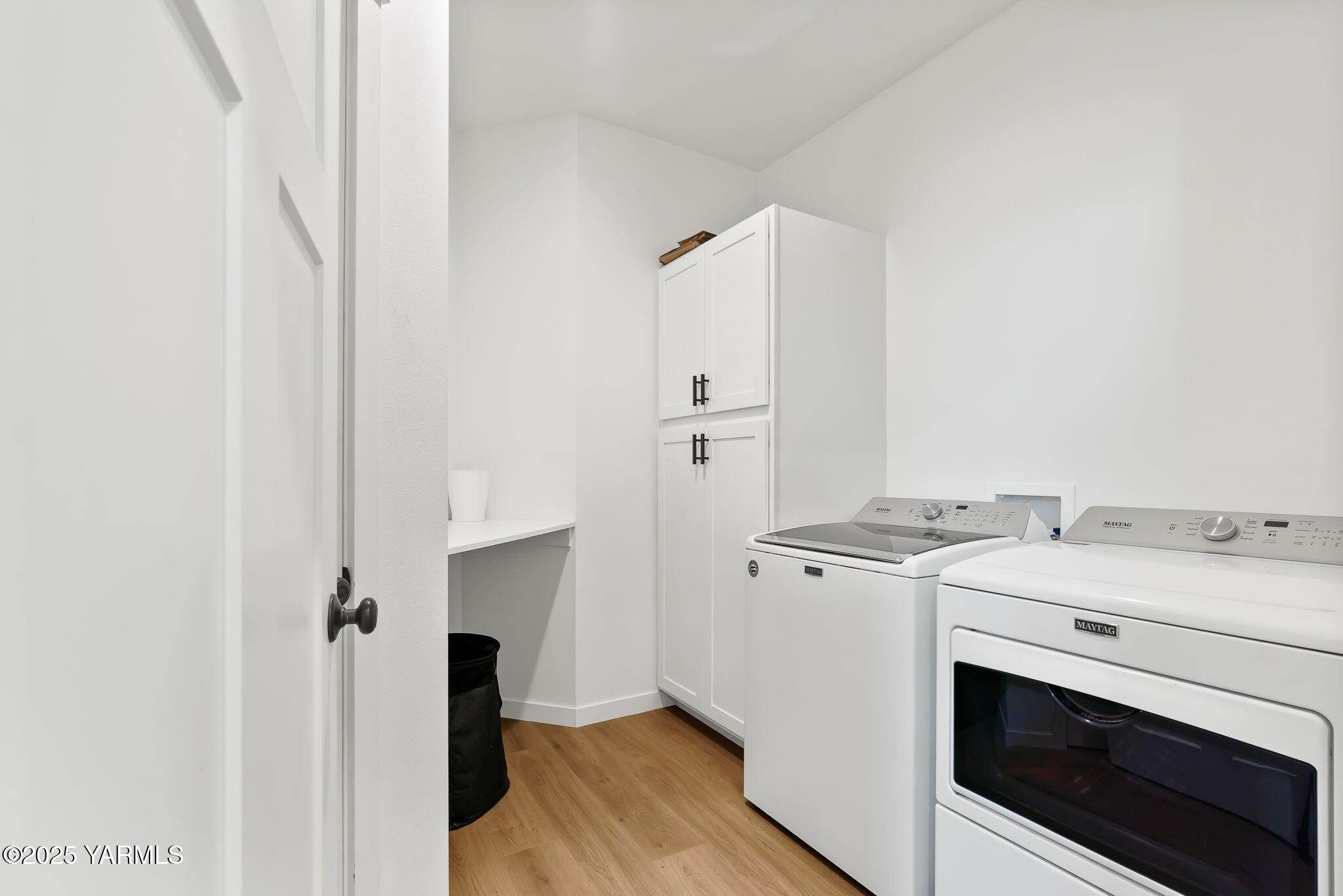 12907 Douglas Road Yakima, WA 98908 - Photo 24 of 44 a utility room with washer and dryer