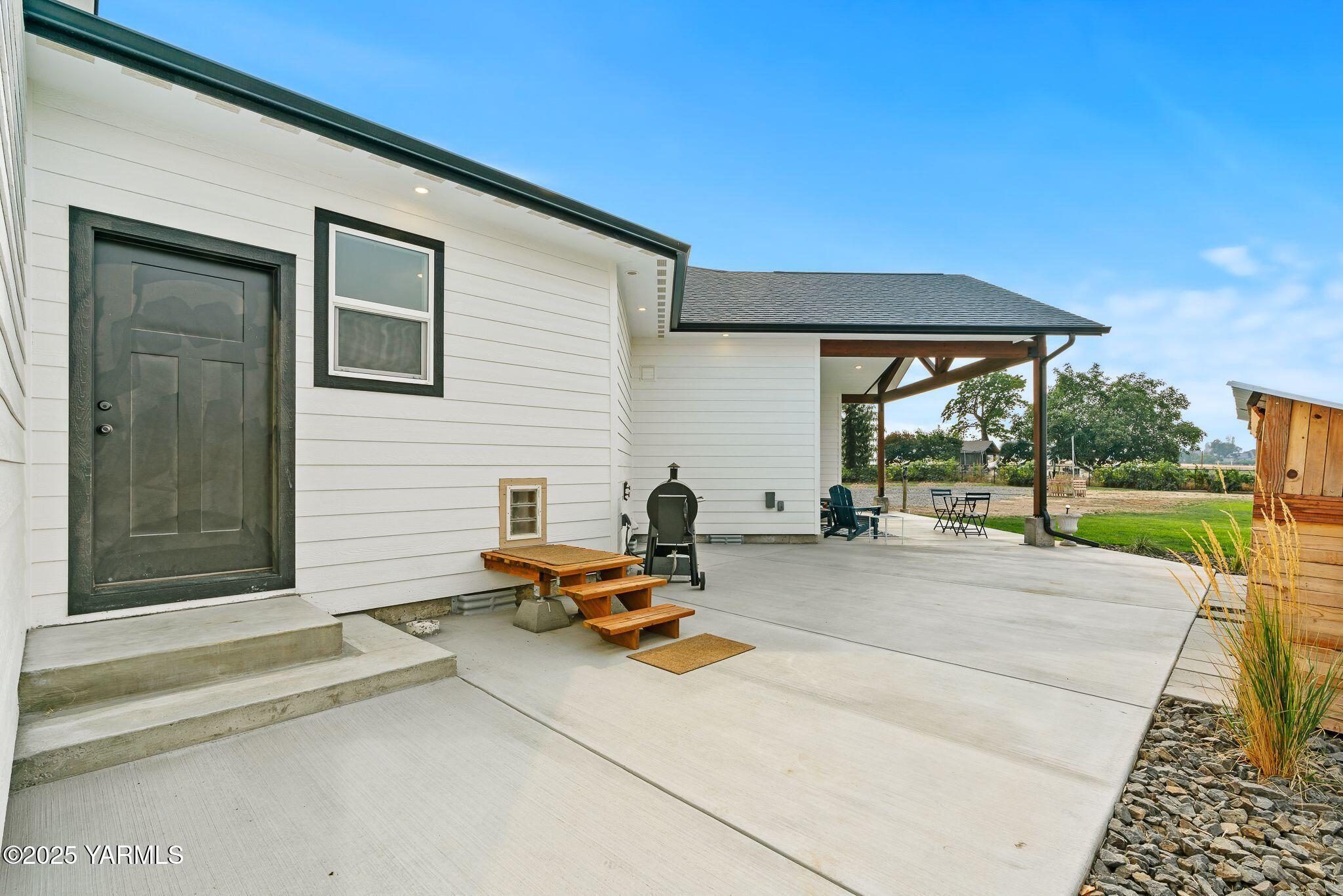 12907 Douglas Road Yakima, WA 98908 - Photo 30 of 44 a house view with a outdoor space