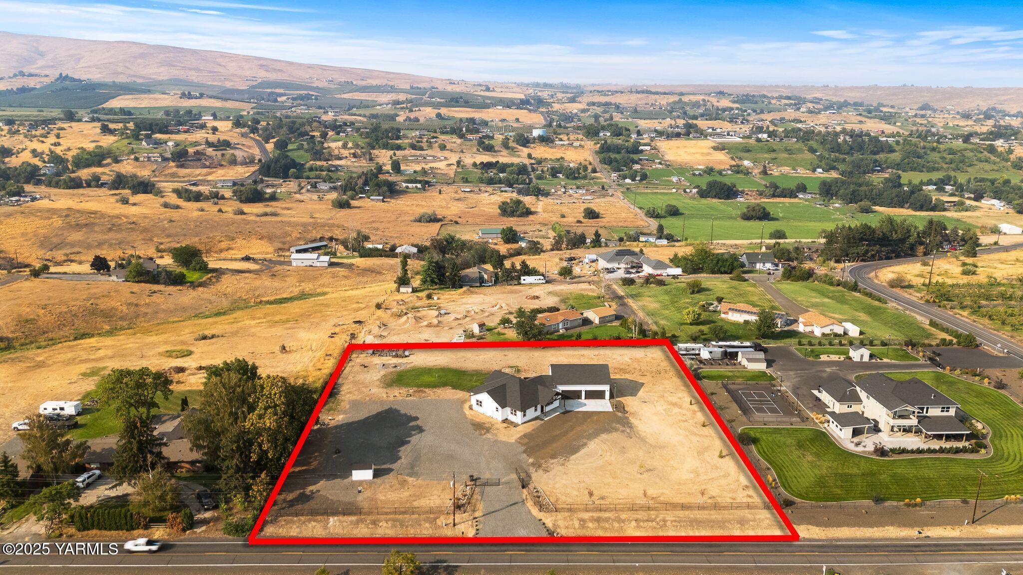 12907 Douglas Road Yakima, WA 98908 - Photo 37 of 44 an aerial view of residential houses with outdoor space