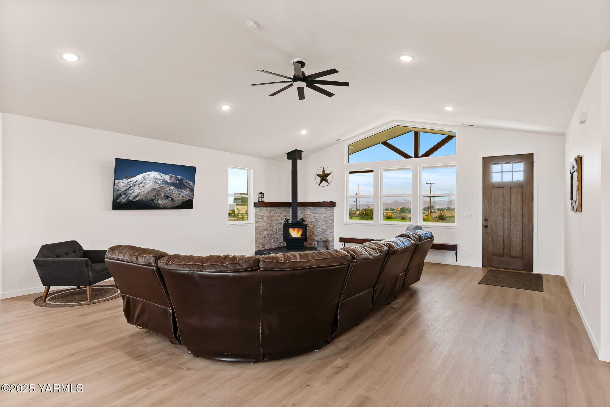 12907 Douglas Road Yakima, WA 98908 - Photo 5 of 44 a living room with furniture kitchen and a large window
