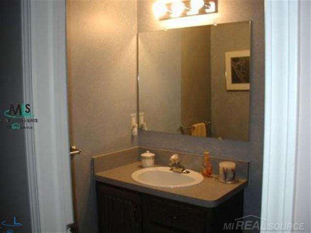 3347 Longview Avenue Rochester, MI 48307 - Photo 8 of 13 31355482-7.JPG
