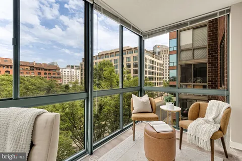 $415,000 | 1050 North Taylor Street, Unit 1404, Arlington, VA 22201