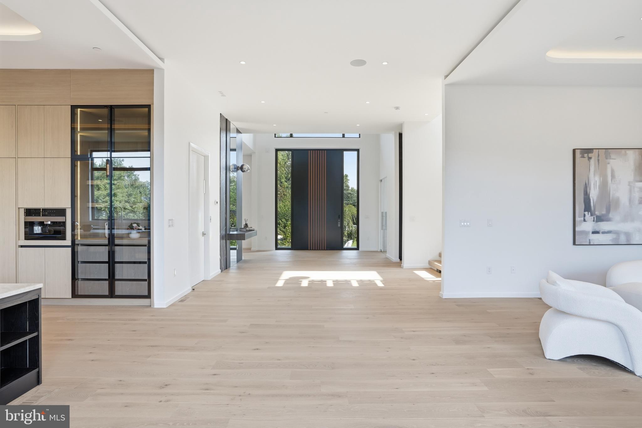 6201 Plainview Road Bethesda, MD 20817 - Photo 27 of 100 View of the Foyer