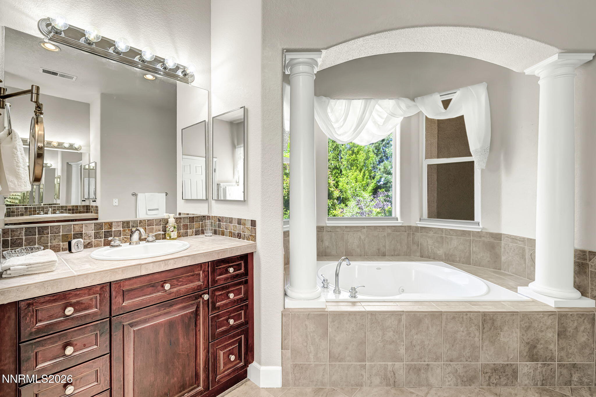 5417 South Elk River Road Reno, NV 89511 - Photo 32 of 42 Primary Bathroom