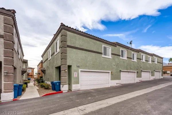 $1,850 | 10443 Alpine Edge Avenue, Las Vegas, NV 89129