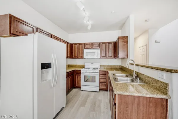 $1,850 | 10443 Alpine Edge Avenue, Las Vegas, NV 89129