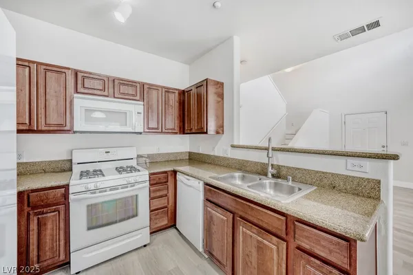 $1,850 | 10443 Alpine Edge Avenue, Las Vegas, NV 89129