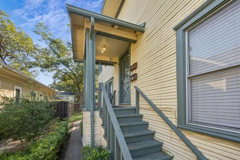 $650,000 | 210 South Rosemont Avenue, Dallas, TX 75208