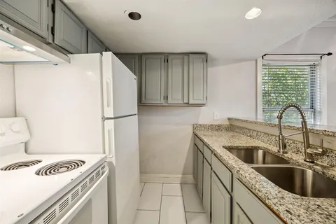 $650,000 | 210 South Rosemont Avenue, Dallas, TX 75208