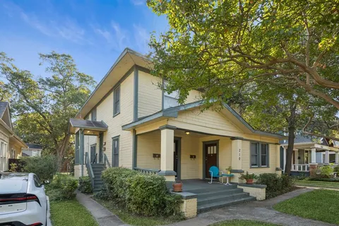$650,000 | 210 South Rosemont Avenue, Dallas, TX 75208