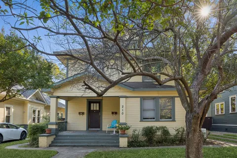$650,000 | 210 South Rosemont Avenue, Dallas, TX 75208