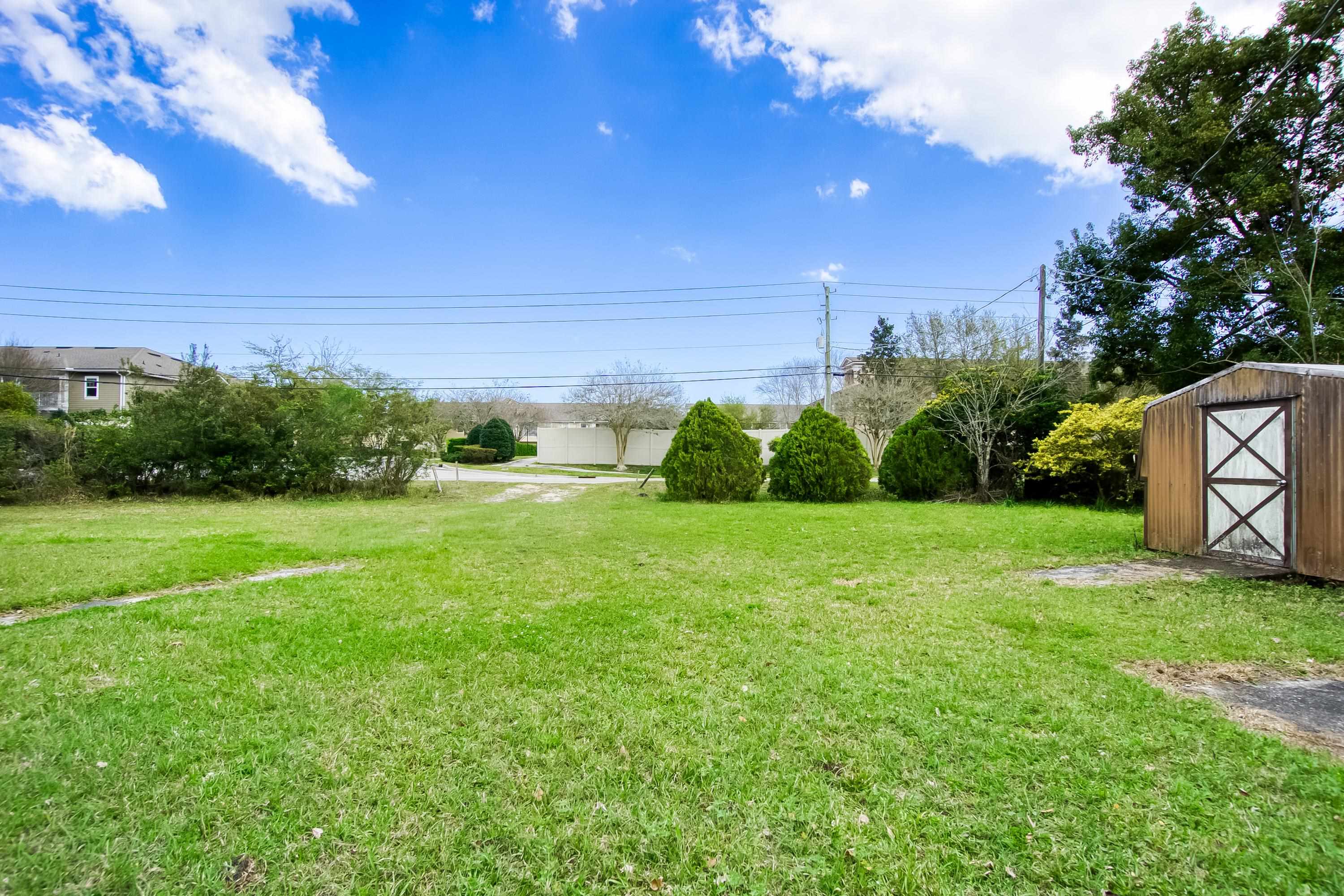 2785 Stratton Boulevard St. Augustine, FL 32084 - Photo 19 of 25 a view of a garden with a building in the background