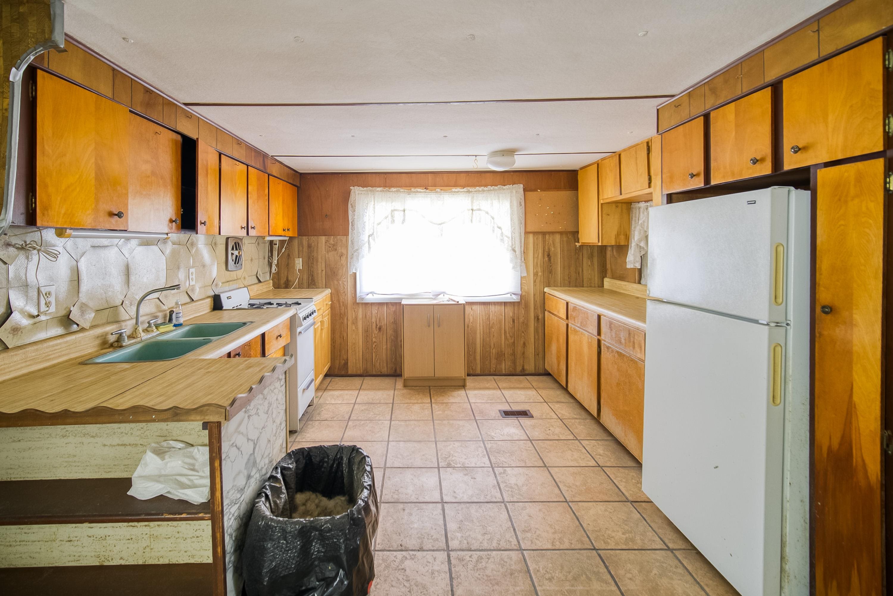 2785 Stratton Boulevard St. Augustine, FL 32084 - Photo 21 of 25 a large kitchen with a large window
