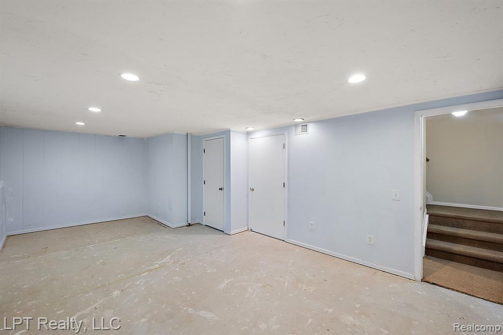 418 Willow Grove Lane Rochester Hills, MI 48307 - Photo 32 of 42