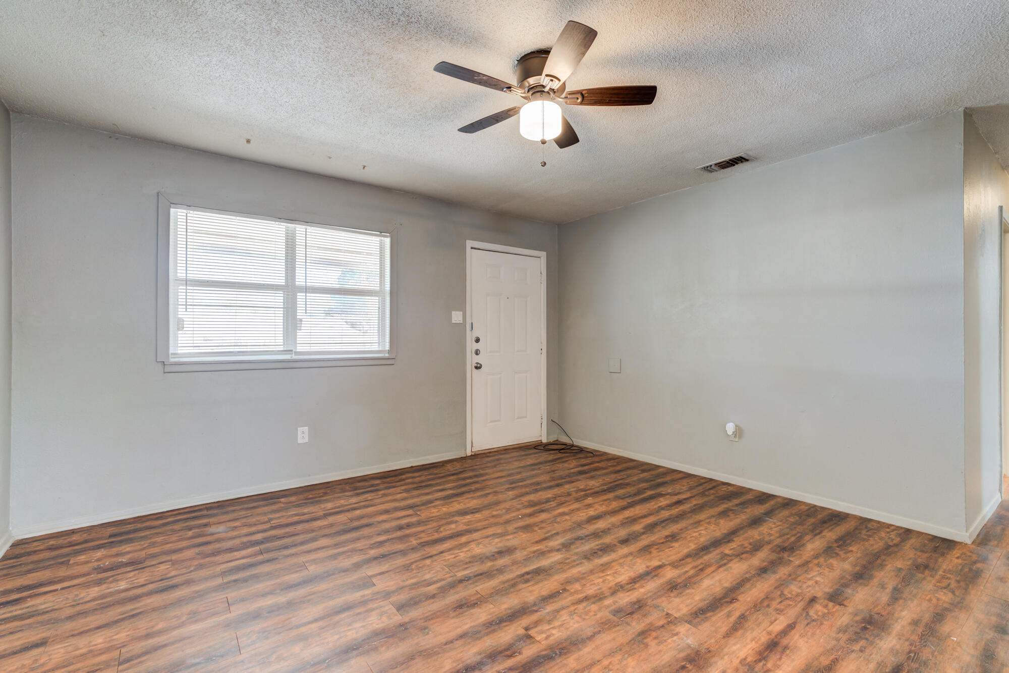 4915 39th Street Lubbock, TX 79414 - Photo 5 of 21 DSC05500_1_2_3_4