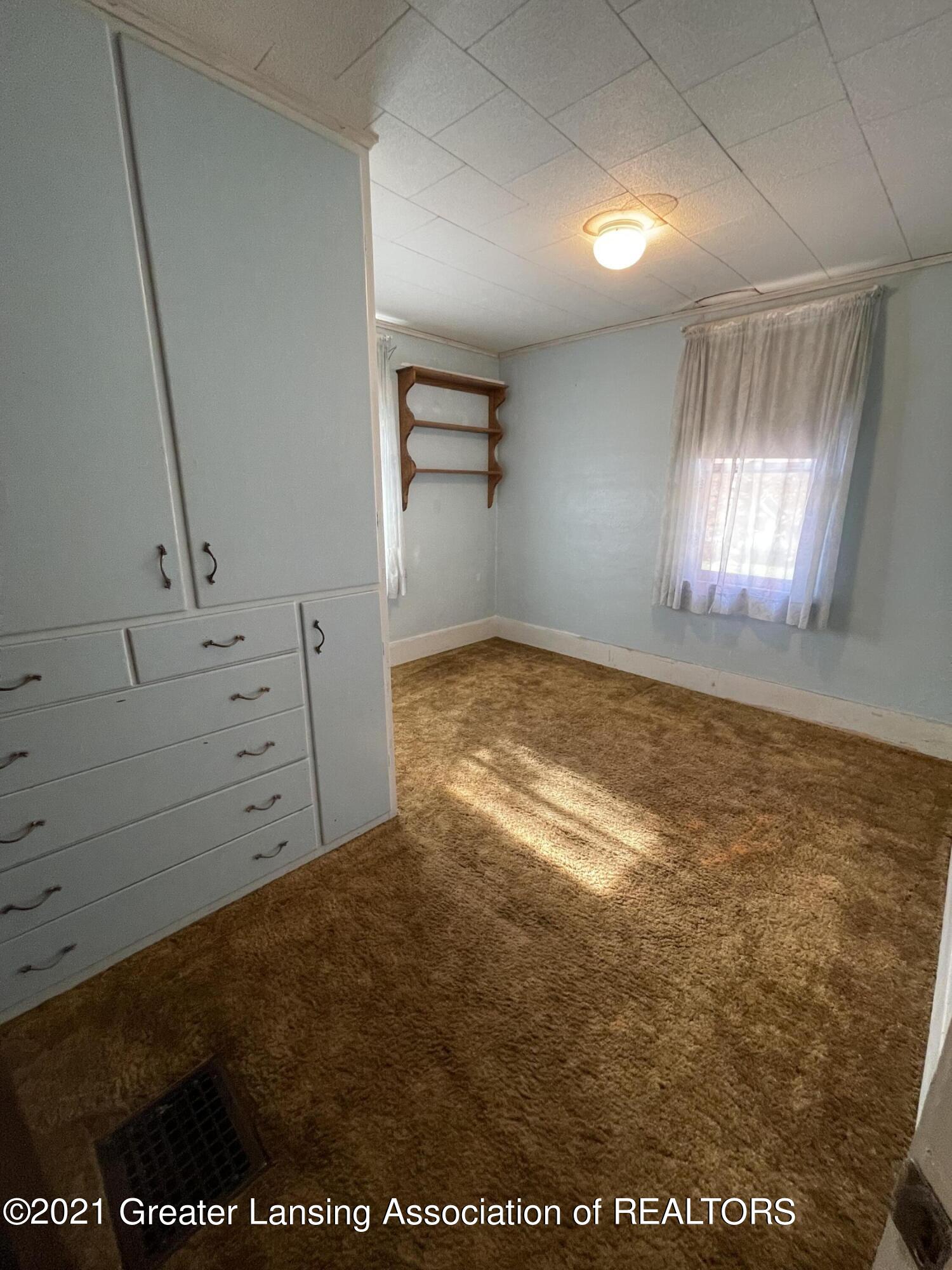2323 Strathmore Road Lansing, MI 48910 - Photo 17 of 24 IMG_7609