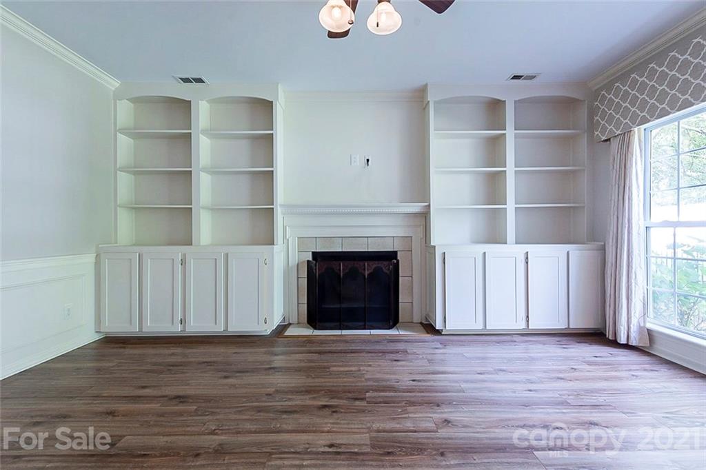 943 Knightsbridge Road Fort Mill, SC 29708 - Photo 2 of 21 a view of a livingroom with an empty space and a window