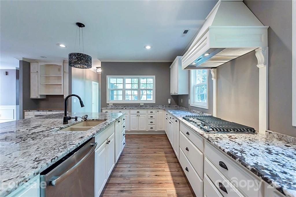 943 Knightsbridge Road Fort Mill, SC 29708 - Photo 7 of 21 a large kitchen with granite countertop a sink and cabinets