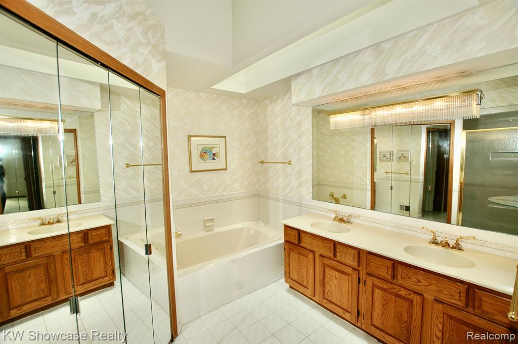 628 Summit Ridge Drive Milford, MI 48381 - Photo 17 of 44
