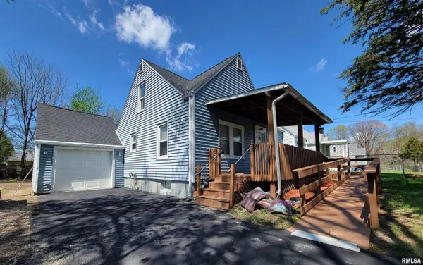 $168,000 | 123 Holland Court, Creve Coeur, IL 61610